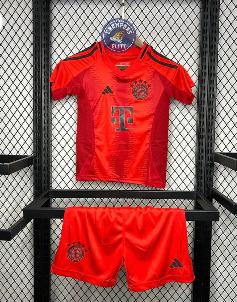 Image of Kits Enfants FC Bayern 2024/25
